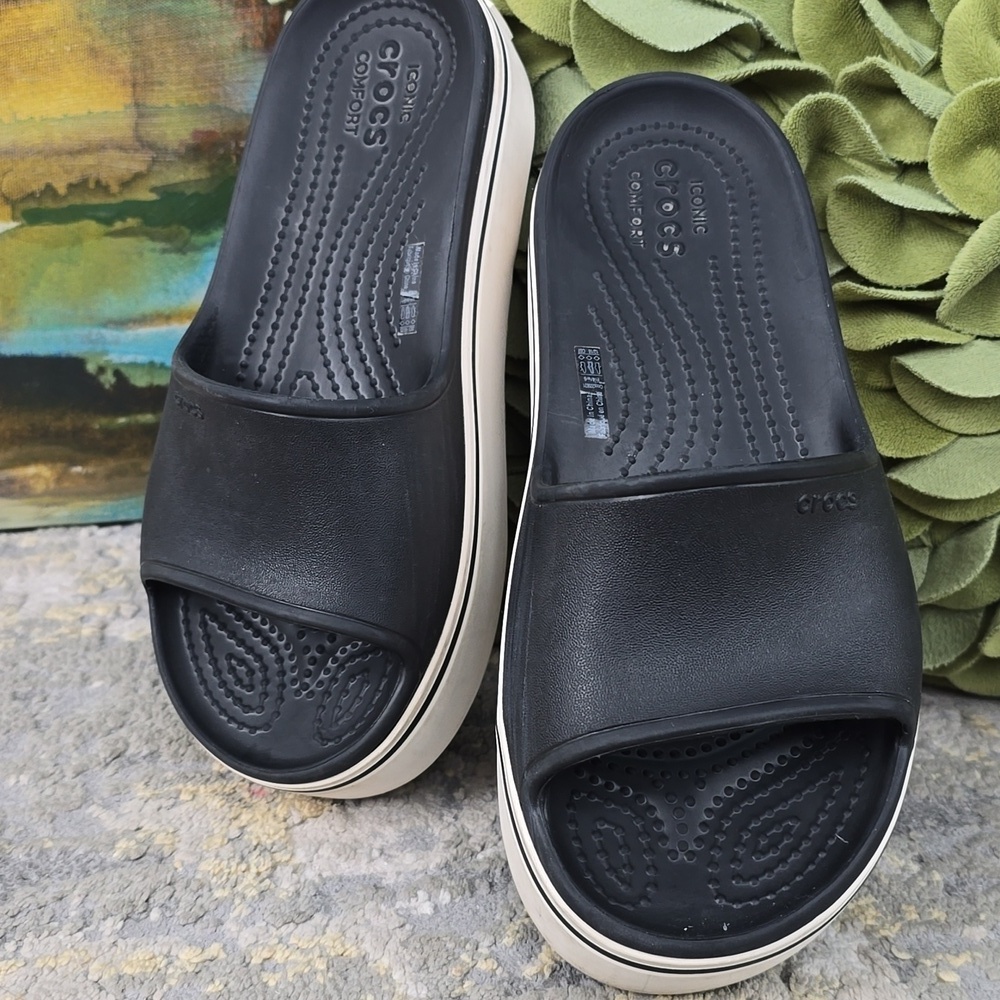 Crocs band Round Toe Platform Slides - Picture 2 of 11